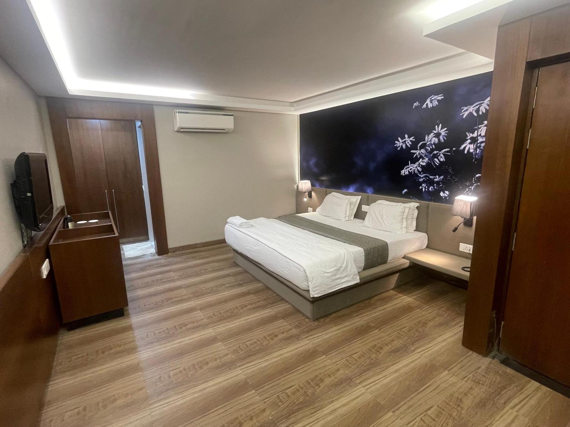 Hotel LCH Fitness Indore Exterior foto